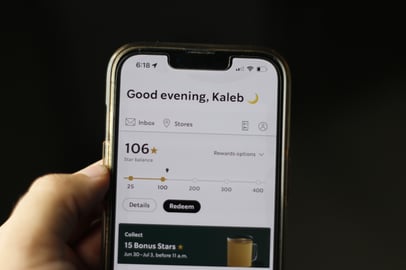 Personalized omnichannel marketing experience showing customer interaction on mobile app.